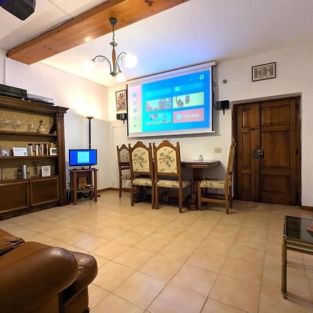 Cheap Apartment In The Old Village กอลเลวัลเดลซา ภายนอก รูปภาพ