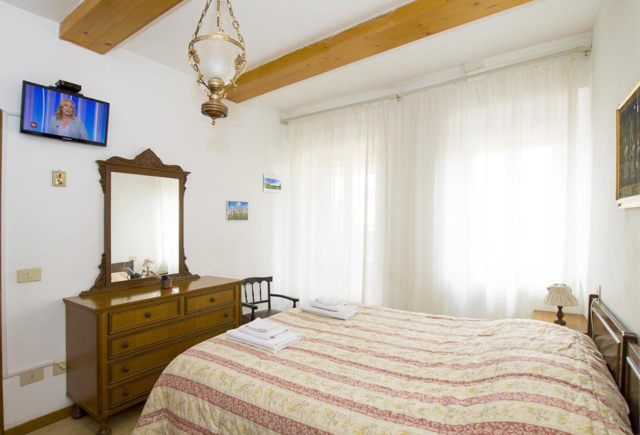 Cheap Apartment In The Old Village กอลเลวัลเดลซา ภายนอก รูปภาพ