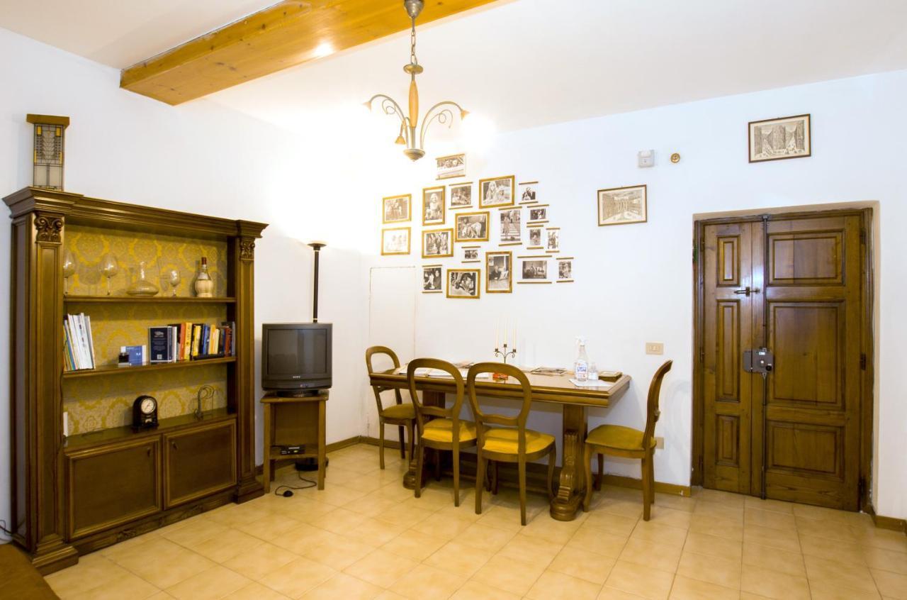 Cheap Apartment In The Old Village กอลเลวัลเดลซา ภายนอก รูปภาพ