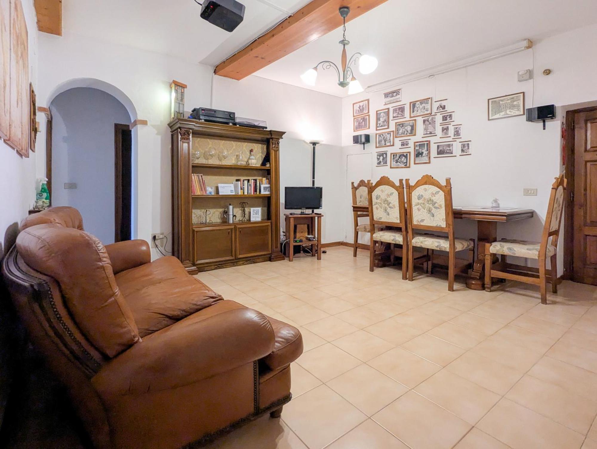 Cheap Apartment In The Old Village กอลเลวัลเดลซา ภายนอก รูปภาพ